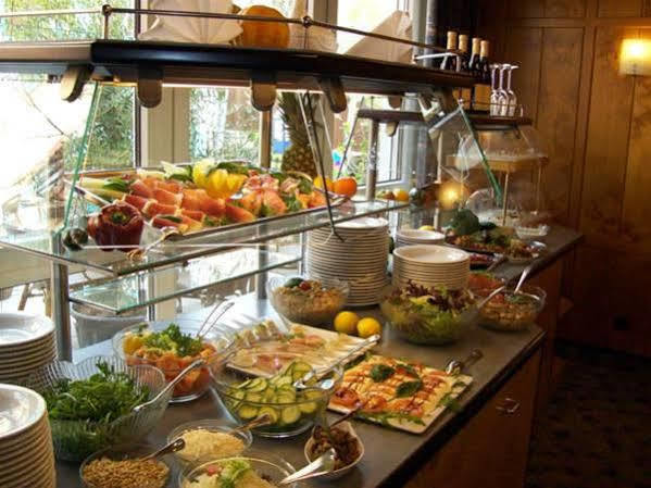 Allee Hotel Карлсруе Екстериор снимка
