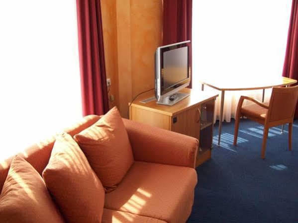 Allee Hotel Карлсруе Екстериор снимка