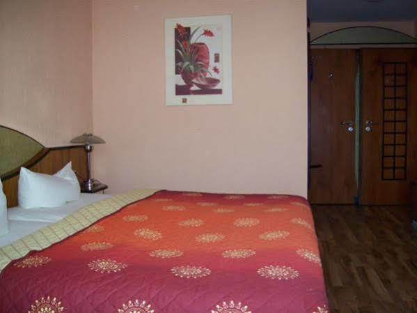 Allee Hotel Карлсруе Екстериор снимка
